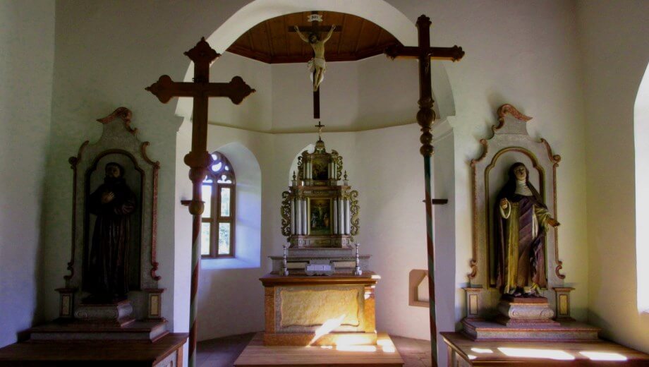 Die benachbarte Sankt-Georgs-Kapelle von innen.