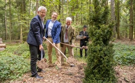 Pflanzung Baum Eröffnung FriedWald Waldenburg